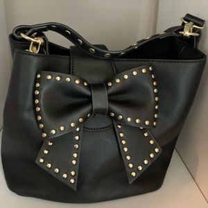 Betsy Johnson black bow bucket bag